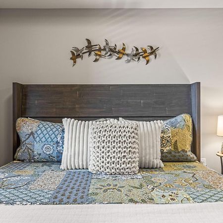 Spring Creek Luxury King One Bedroom At White Spruce Lodge Canmore Kültér fotó