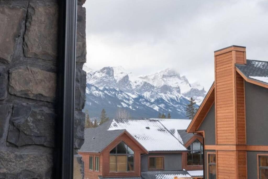 Spring Creek Luxury King One Bedroom At White Spruce Lodge Canmore Kültér fotó