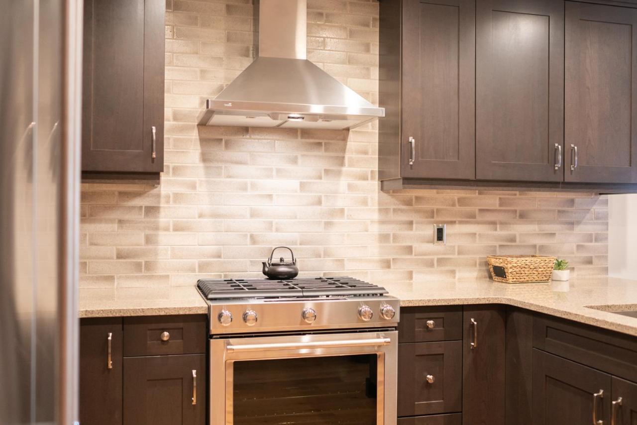 Spring Creek Luxury King One Bedroom At White Spruce Lodge Canmore Kültér fotó
