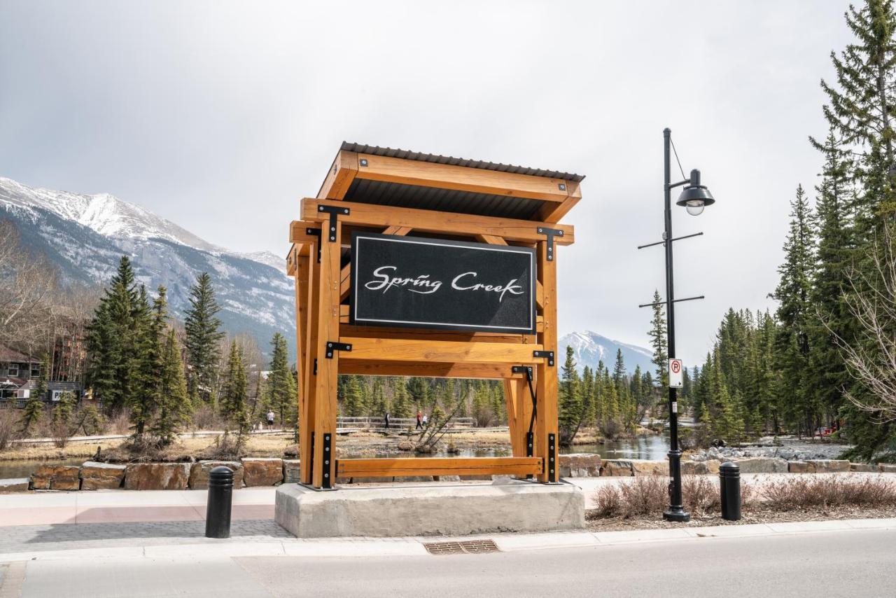 Spring Creek Luxury King One Bedroom At White Spruce Lodge Canmore Kültér fotó