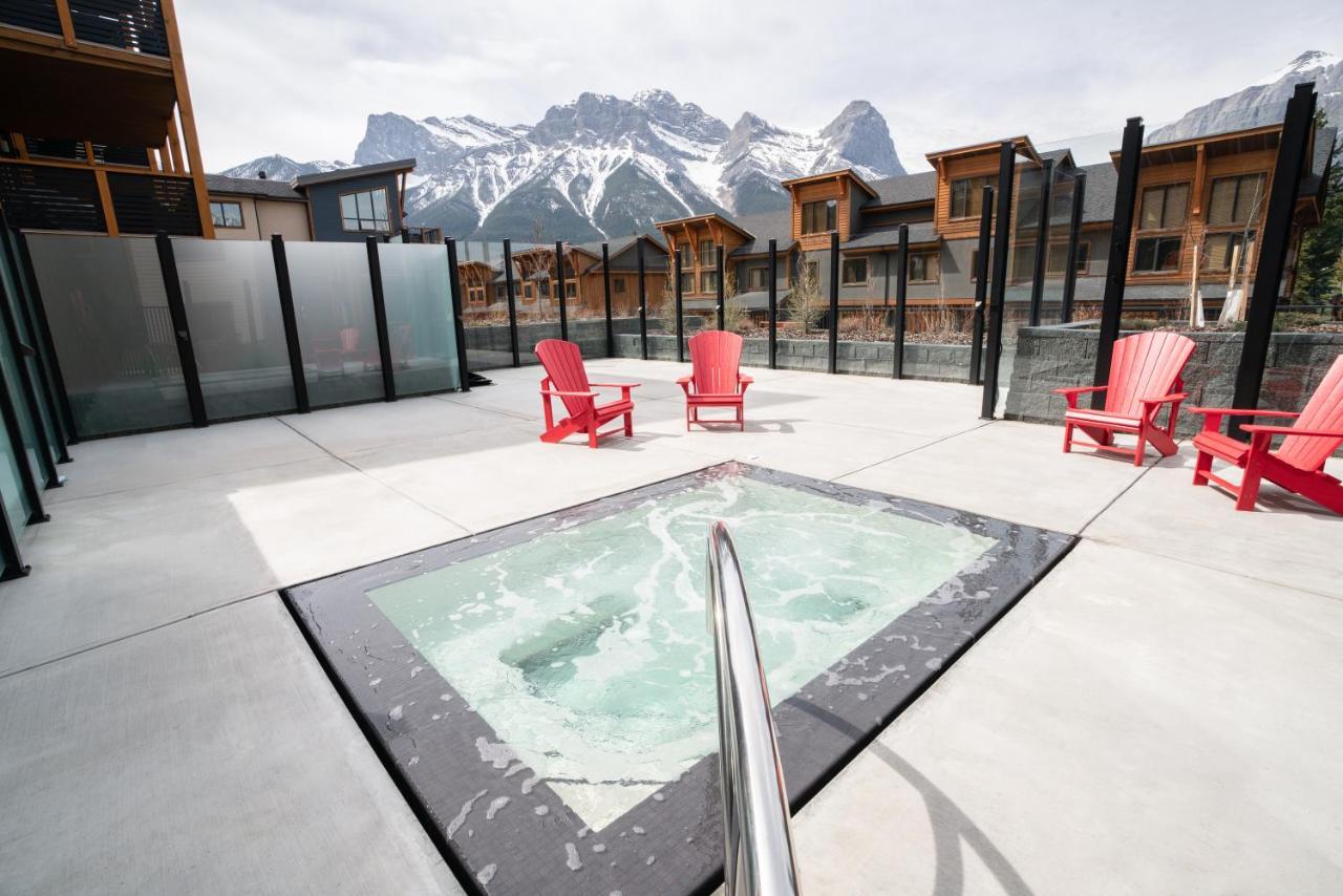 Spring Creek Luxury King One Bedroom At White Spruce Lodge Canmore Kültér fotó