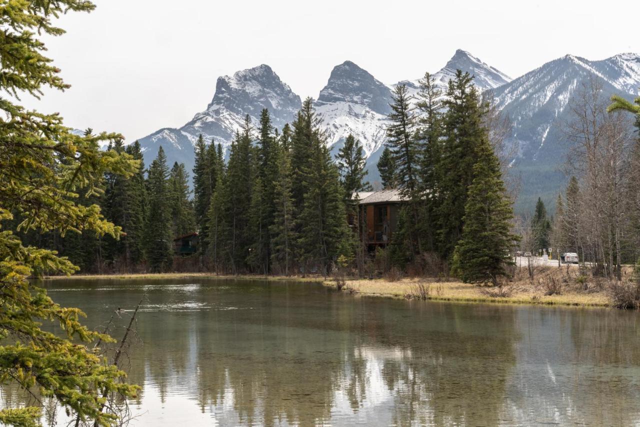 Spring Creek Luxury King One Bedroom At White Spruce Lodge Canmore Kültér fotó