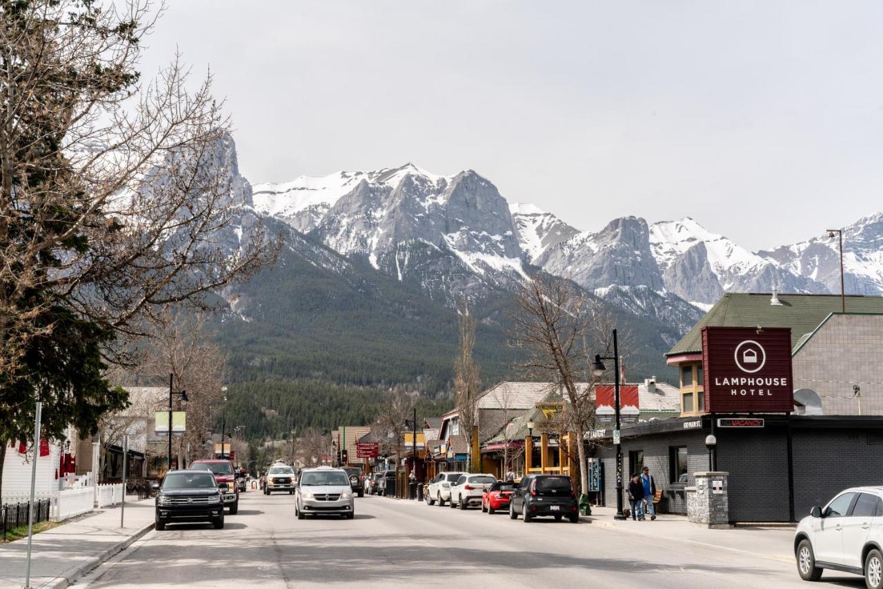 Spring Creek Luxury King One Bedroom At White Spruce Lodge Canmore Kültér fotó