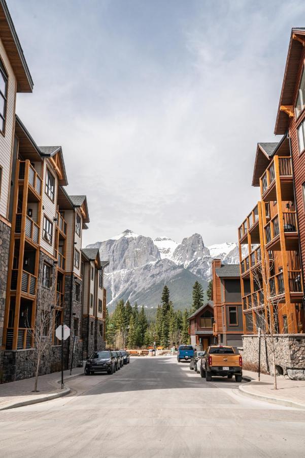 Spring Creek Luxury King One Bedroom At White Spruce Lodge Canmore Kültér fotó