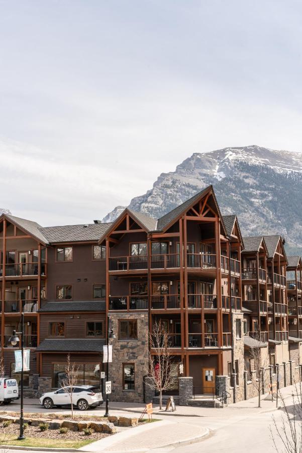 Spring Creek Luxury King One Bedroom At White Spruce Lodge Canmore Kültér fotó