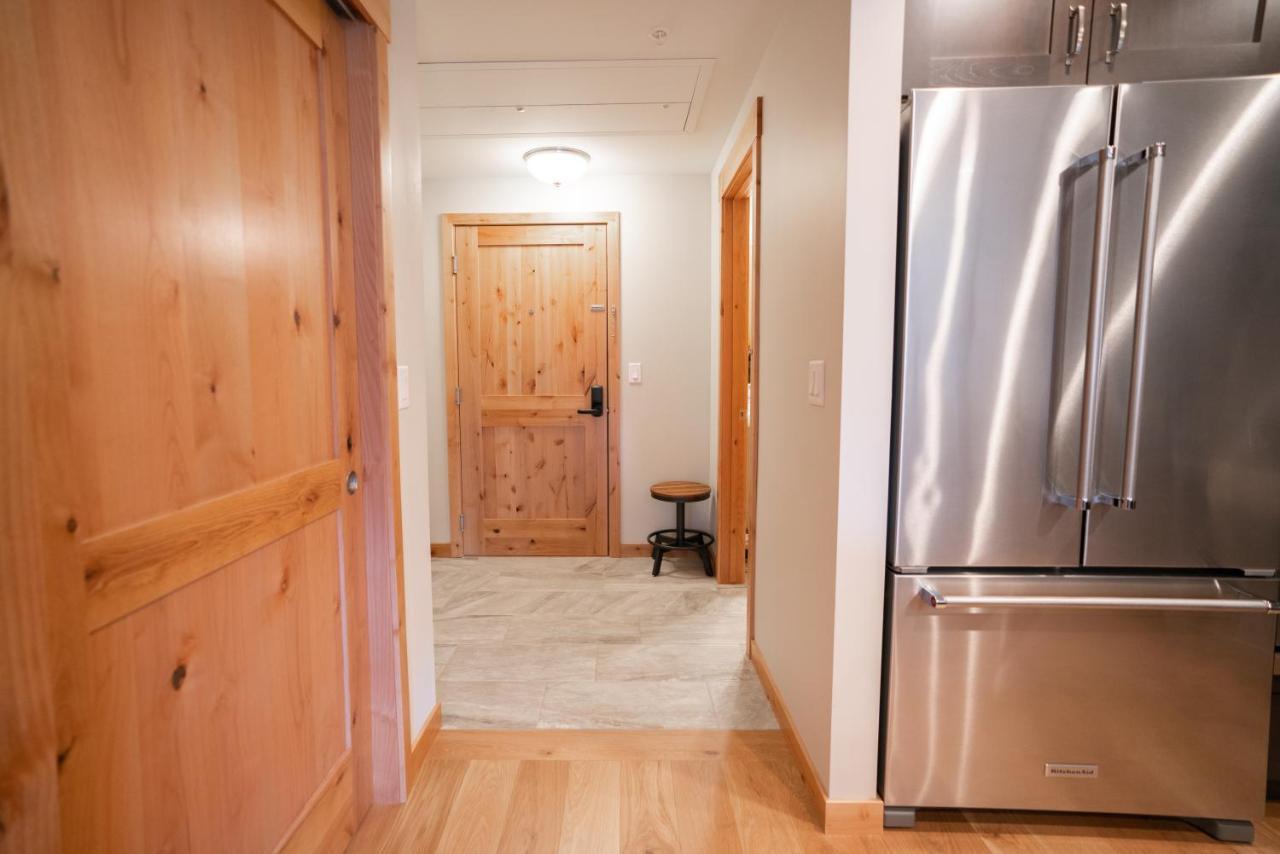 Spring Creek Luxury King One Bedroom At White Spruce Lodge Canmore Kültér fotó