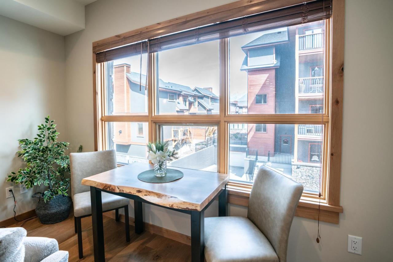 Spring Creek Luxury King One Bedroom At White Spruce Lodge Canmore Kültér fotó