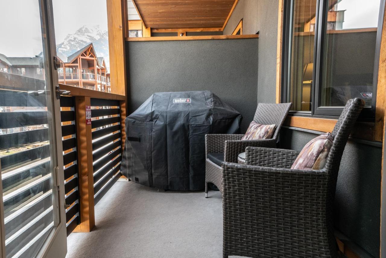 Spring Creek Luxury King One Bedroom At White Spruce Lodge Canmore Kültér fotó