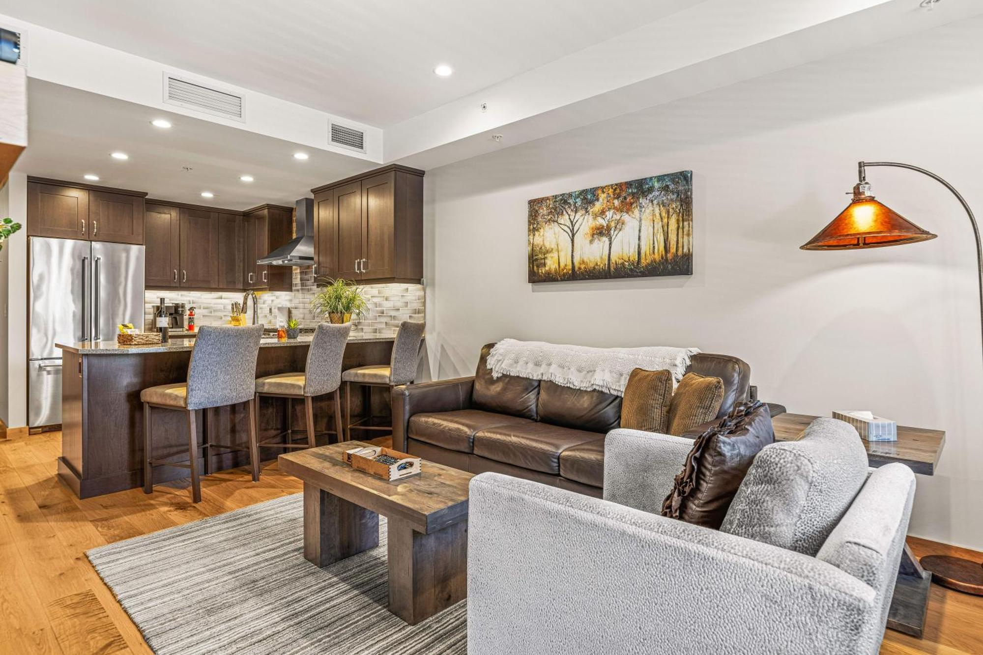 Spring Creek Luxury King One Bedroom At White Spruce Lodge Canmore Kültér fotó
