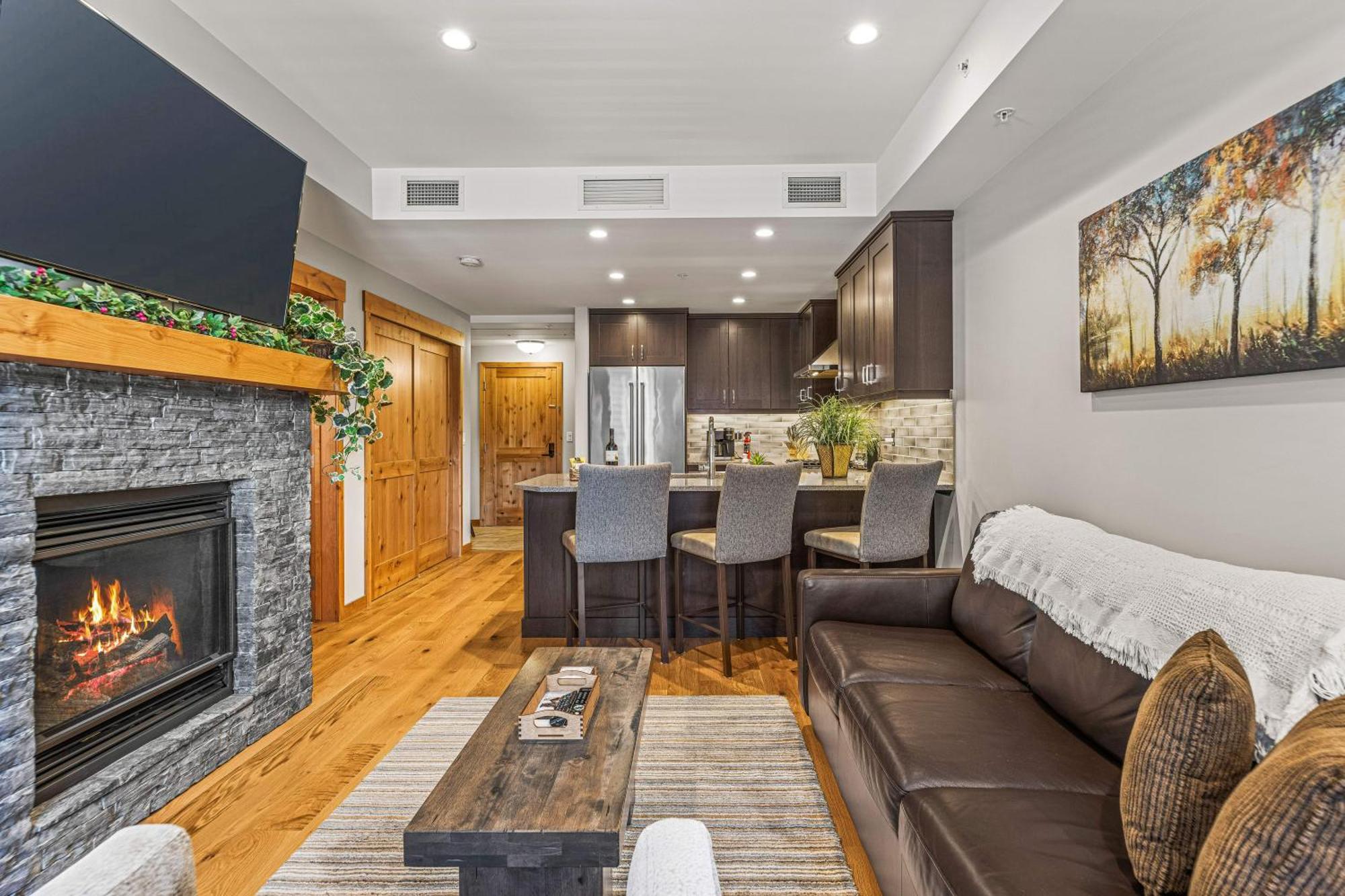 Spring Creek Luxury King One Bedroom At White Spruce Lodge Canmore Kültér fotó