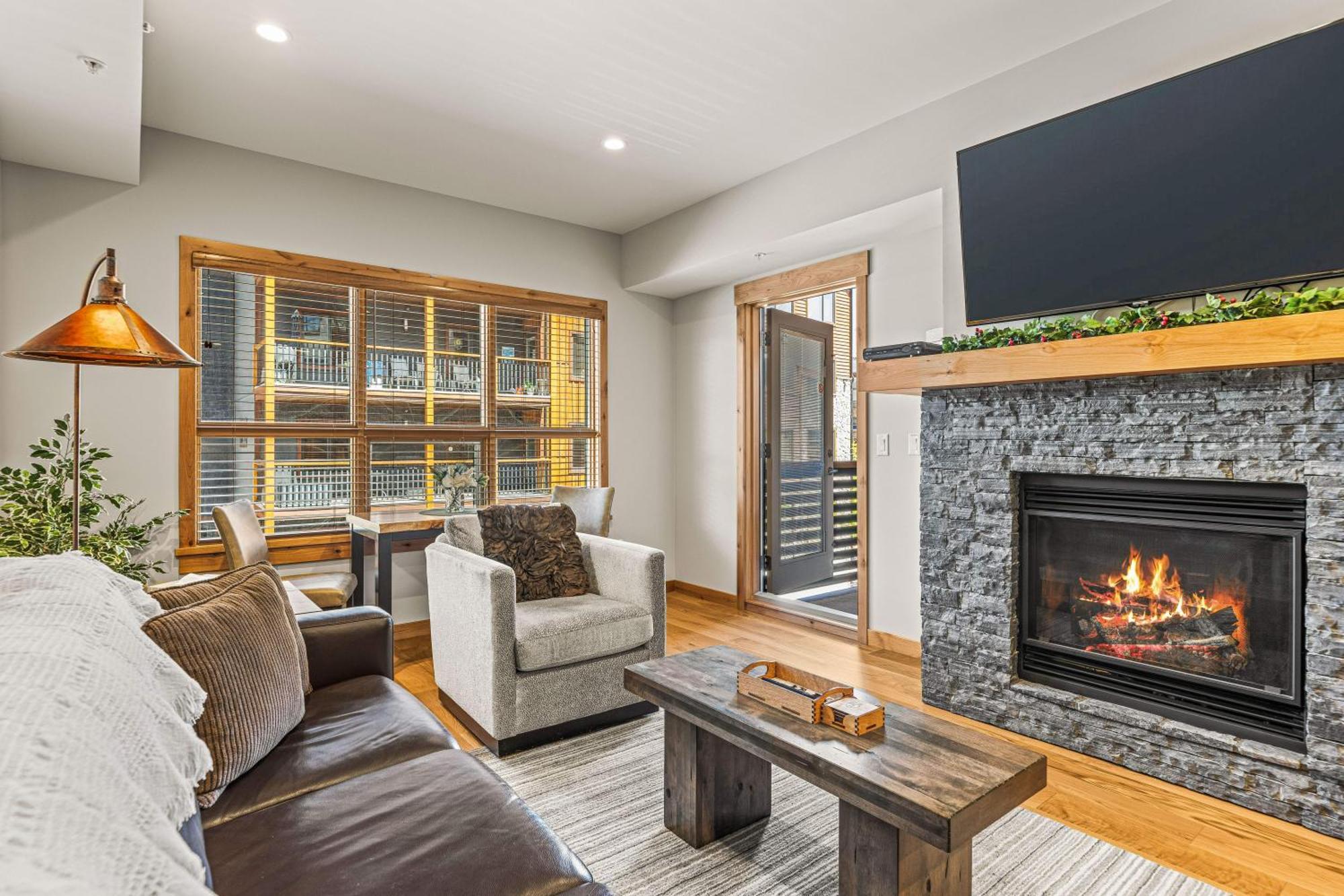 Spring Creek Luxury King One Bedroom At White Spruce Lodge Canmore Kültér fotó
