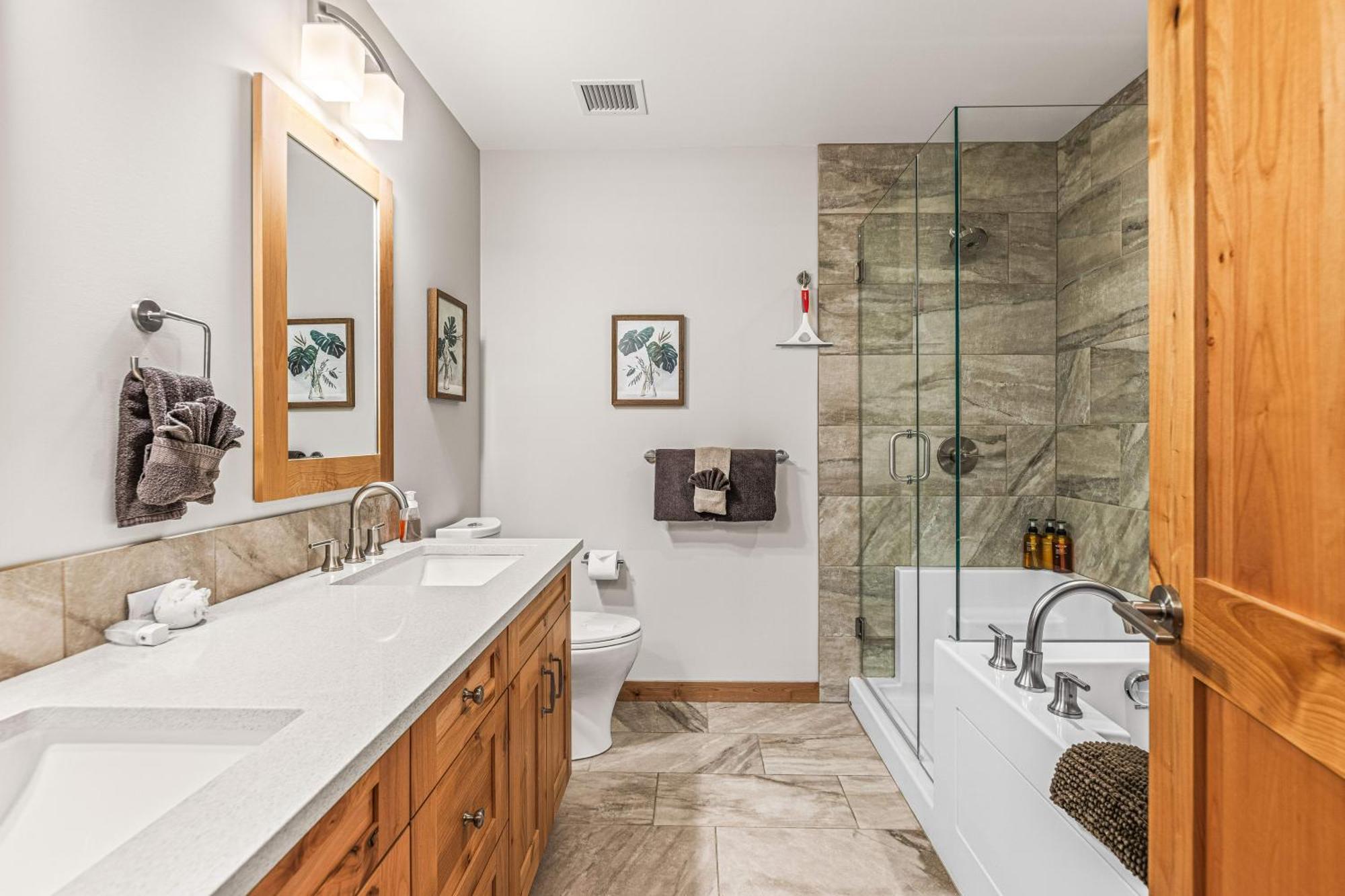 Spring Creek Luxury King One Bedroom At White Spruce Lodge Canmore Kültér fotó