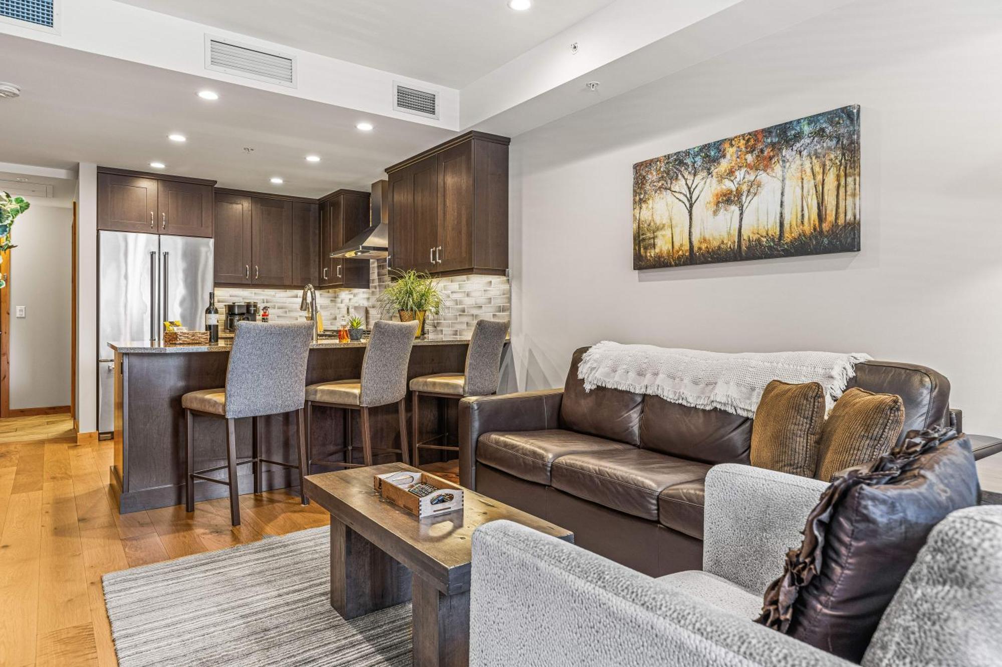 Spring Creek Luxury King One Bedroom At White Spruce Lodge Canmore Kültér fotó